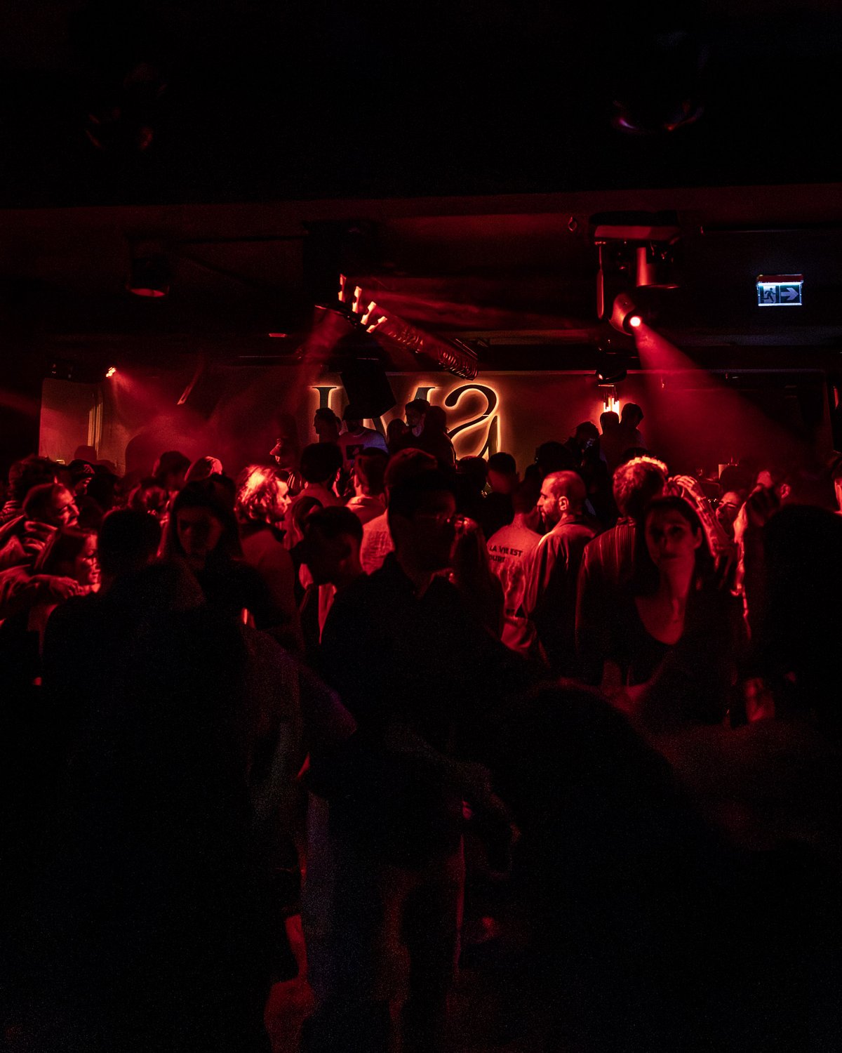 IMA Val d'Isère club atmosphere - DJ evenings and red lighting
