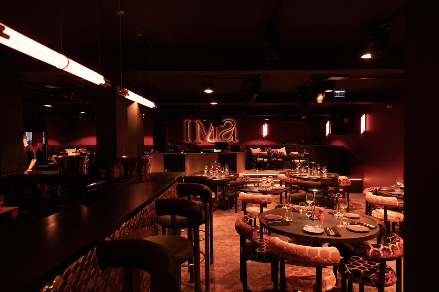 IMA Val d'Isère Restaurant - Set table with mezze and warm ambiance